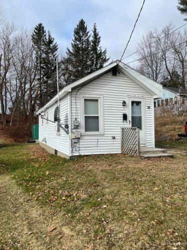 12 Hillcrest St, Augusta, ME 04330-6207
