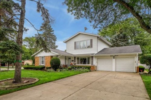 711 Penrith Ave, Elk Grove Vlg, IL 60007-3612