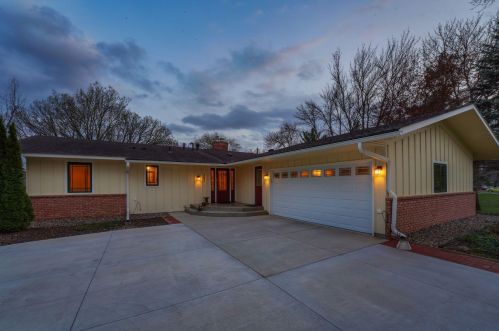 1281 Southview Dr, Hastings, MN 55033-3417
