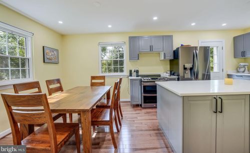2124 Grayson Pl, Falls Church, VA 22043-1617