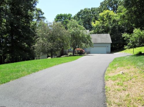 10 Reynolds Ter, Sparta, NJ 07871-2824