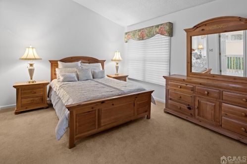 32 Coriander Dr, Princeton NJ  08540-9425 exterior