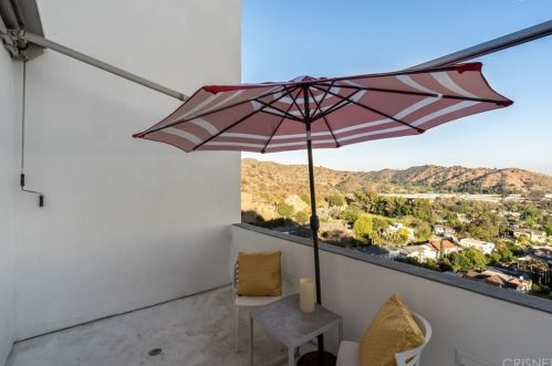 1652 Gladys Dr, Glendale CA  91206-1616 exterior