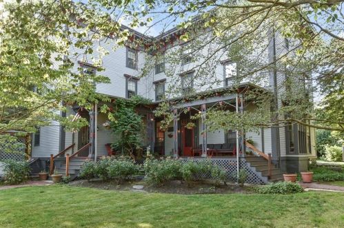 133 Spring St, Warwick, RI 02818-2925