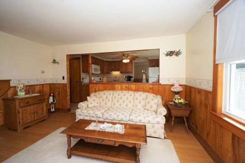 1 Bartlett St, Allenstown, NH 03275-1802