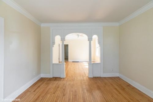 8343 Burnham Ave, Chicago, IL 60617-2047