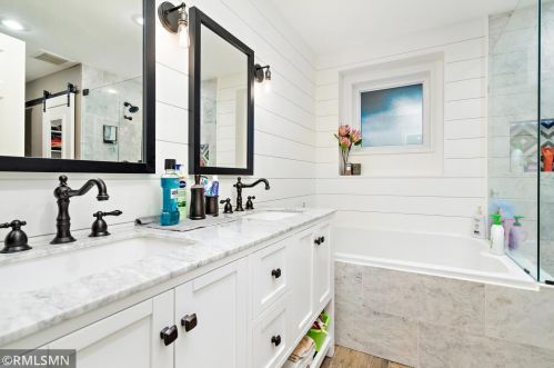 3865 Cinnabar Dr, Saint Paul MN  55122-1614 exterior