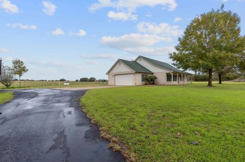 180 Youngs Pr Rd, Webberville TX 78621-5537 exterior