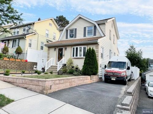 30 Oakwood Ave, Bogota, NJ 07603-1718