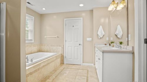 8 Cedar Crest Pl, Norwalk CT  06854-1402 exterior