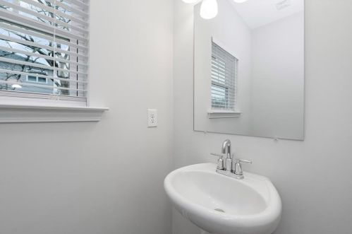 1991 Hollywood Rd, Atlanta GA  30318-1881 exterior