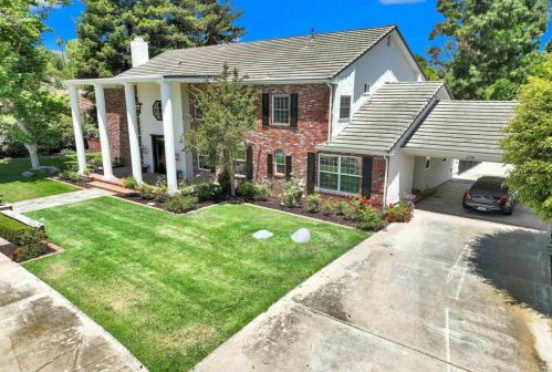 1156 Sugarbush Dr, Vista CA 92084-7464 exterior