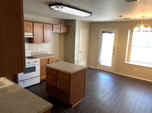 295 Strawn, Uhland TX  78640-4318 exterior