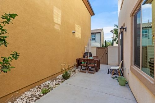 38 Latitude, Irvine CA  92618-8821 exterior