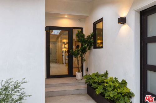 3636 Glenridge Dr, Van Nuys, CA 91423-4639