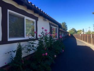 400 Tyrella Ave, Mountain View CA  94043-2159 exterior