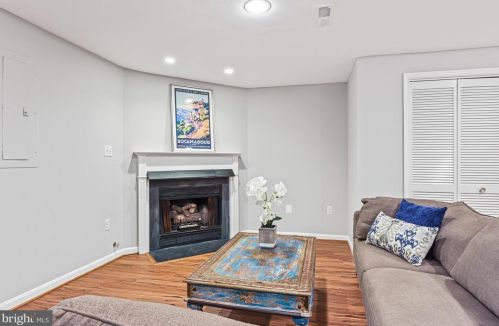 11760 Great Owl Cir, Herndon VA  20194-1169 exterior