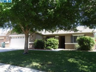 3226 Goddard St, Visalia, CA 93292-1794
