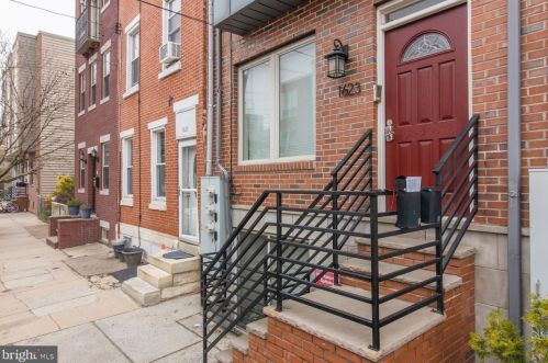 1623 Carpenter St, Philadelphia PA  19146-2005 exterior
