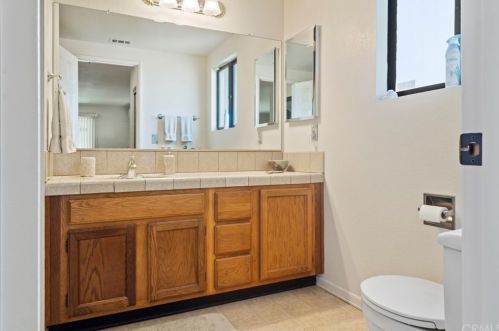 2633 Sovereign Way, Riverside CA  92506-5121 exterior