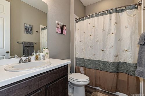 6571 Addison Way, Aurora CO 80016-4162 exterior