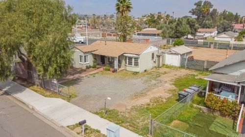 160 3rd St, Perris, CA 92570-2121