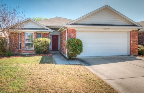 2013 Castleview Dr, Fort Worth TX  76120-5077 exterior