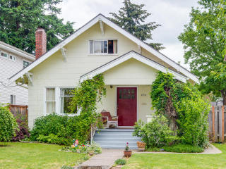 6916 Gladstone St, Portland, OR 97206-3568