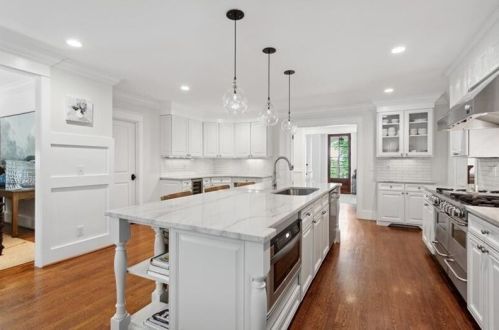 554 Mnr Rdg Dr, Atlanta GA  30305-3512 exterior