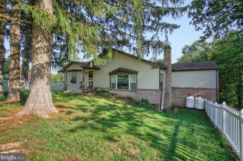 1531 Potato Valley Rd, Harrisburg, PA 17112-9215