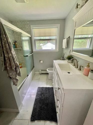 435 Middle Rd, Warwick RI  02818-2324 exterior