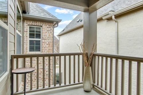 2240 Longwood Dr, Carrollton TX 75010-4911 exterior