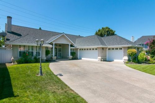 236 River Oaks Dr, Lodi, CA 95240-0562