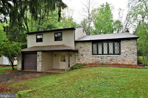 161 Chapel Dr, Southampton, PA 18966-1628