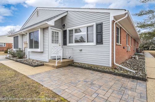 15 Potomac Ln, Lakehurst, NJ 08759-7202