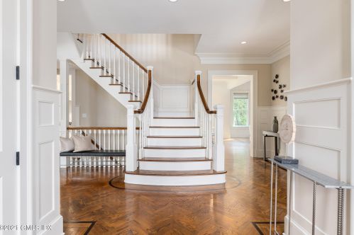 5 Gilliam Ln, Riverside, CT 06878-2203