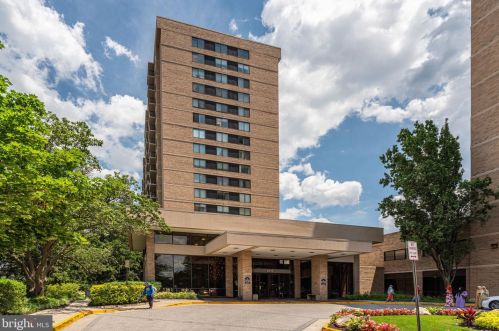 3713 George Mason Dr, Falls Church, VA 22041-3761