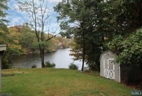 433 Maxim Dr, Hopatcong, NJ 07843
