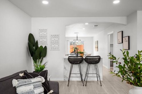 193 Spg Br Loop, Uhland TX 78640-5365 exterior