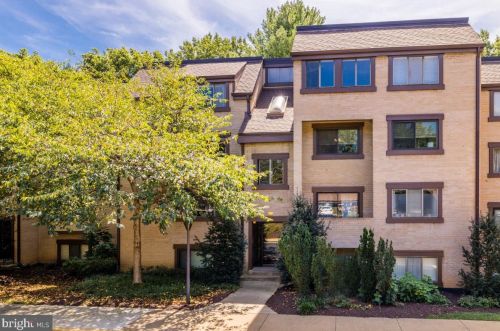 1671 Parkcrest Cir, Herndon, VA 20190-4959