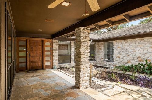 8429 Adirondack Trl, Austin TX  78759-7937 exterior