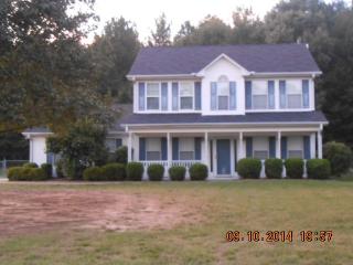 3685 Cobblestone Dr, Loganville, GA 30052-2935