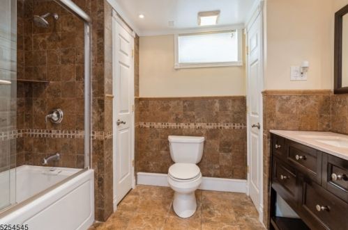 2 Green Tree Ln, Dover NJ  07801-4420 exterior