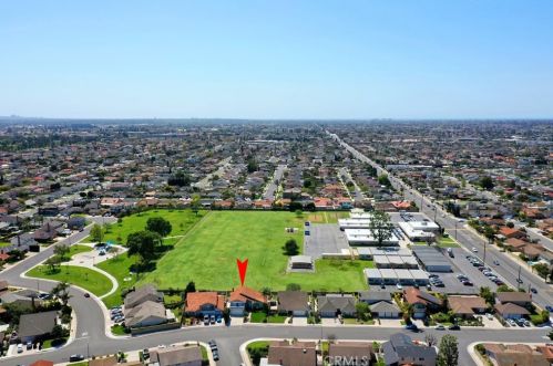 9586 Shamrock Ave, Santa Ana, CA 92708-1535
