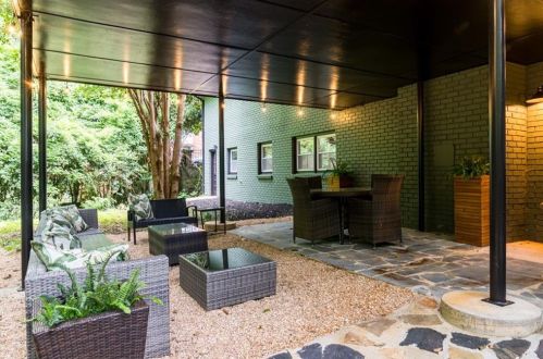 2250 Cumberland Dr, Smyrna GA  30080-4661 exterior