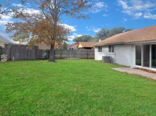 2028 Shenandoah Dr, Carrollton TX 75007-5434 exterior