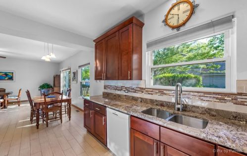 1168 Chalet Dr, Carol Stream IL  60188-3972 exterior