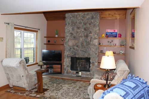 758 Chandler Rd, Gurnee, IL 60031-3130