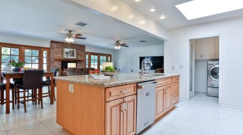 2347 Caracas St, Glendale CA  91214-3004 exterior