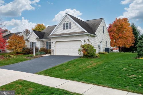 11 Bloomfield Dr, Ephrata, PA 17522-9168